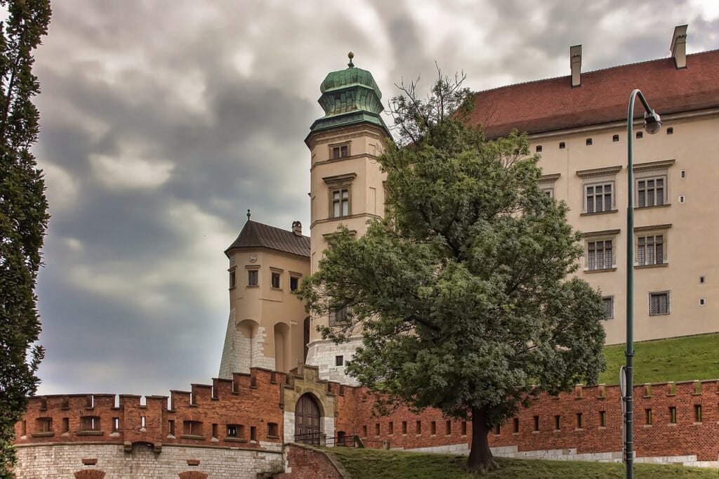 Sztuka ludowa w Polsce – wzory, tradycje i regionalne różnice
